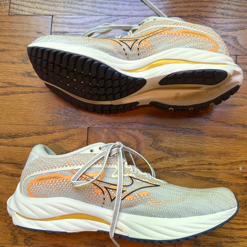 Mizuno Wave Rider 27 size 8 orange and white - Picture 7 of 10